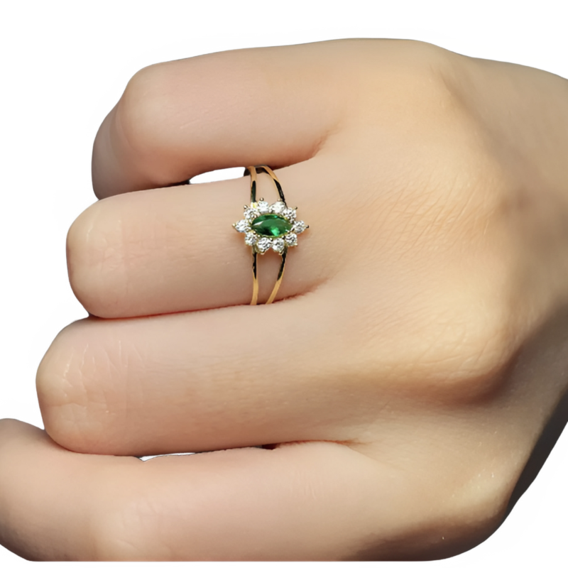 Anel de Formatura 18k 1 Pedra Navete Verde e 16 Diamante ou Zircônia