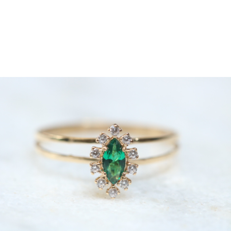 Anel de Formatura 18k 1 Pedra Navete Verde e 16 Diamante ou Zircônia - Imagem 2
